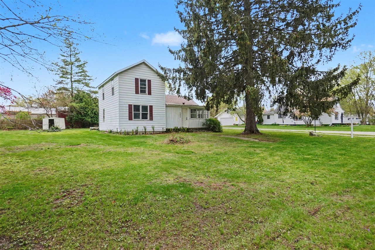 282 W Washington Street, Newaygo, MI, 49337-8844