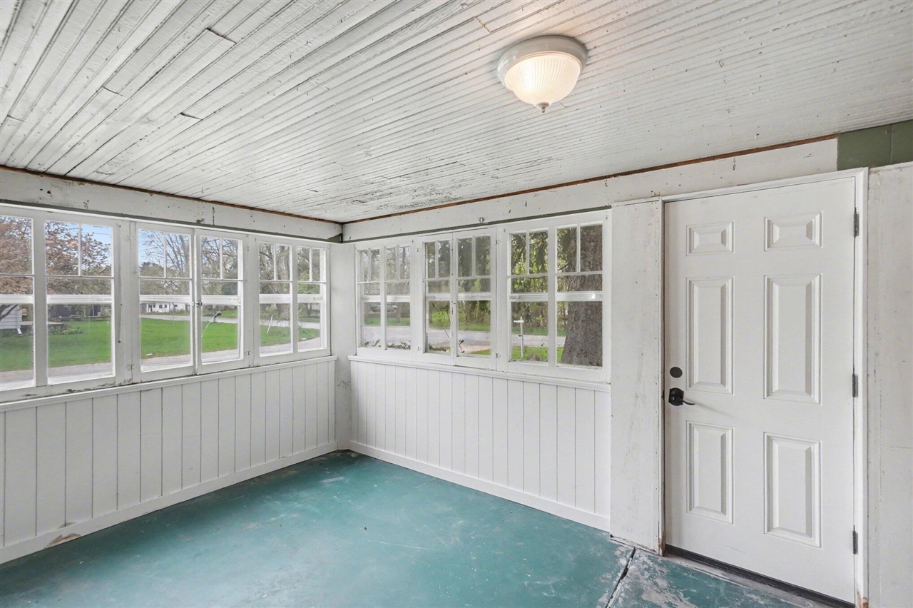 282 W Washington Street, Newaygo, MI, 49337-8844