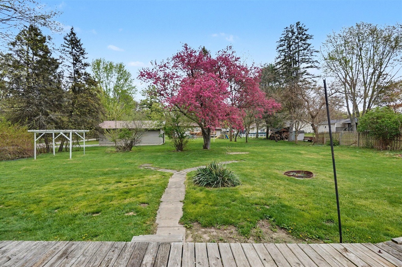 282 W Washington Street, Newaygo, MI, 49337-8844
