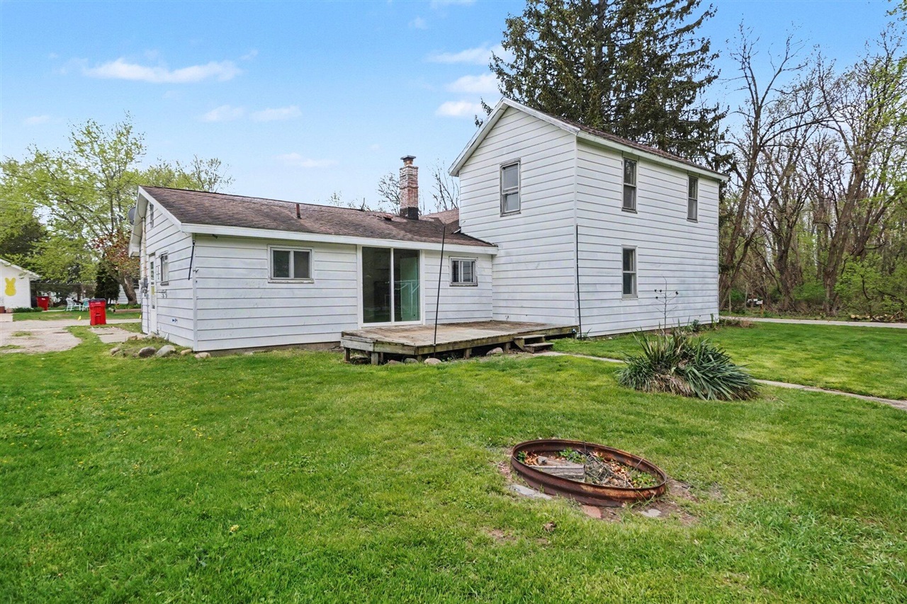 282 W Washington Street, Newaygo, MI, 49337-8844