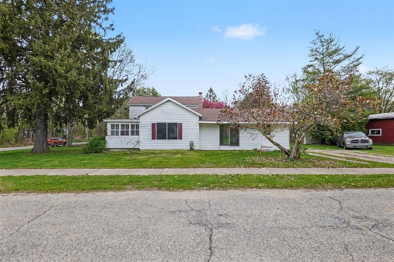 282 W Washington Street, Newaygo, MI, 49337-8844