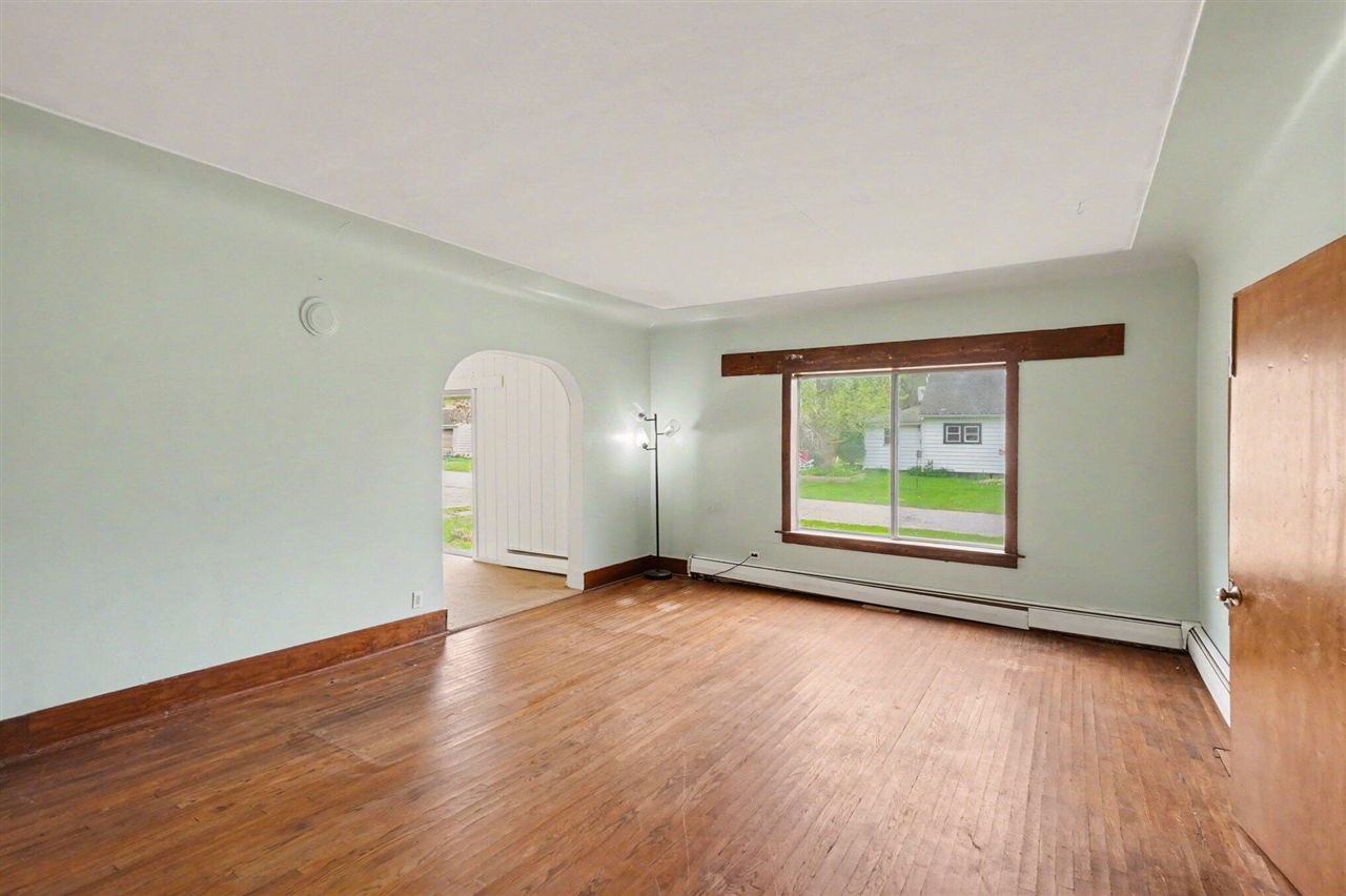 282 W Washington Street, Newaygo, MI, 49337-8844