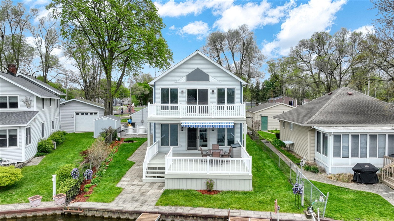 217 N Lakeside Drive, Michigan Center, MI, 49254-1250