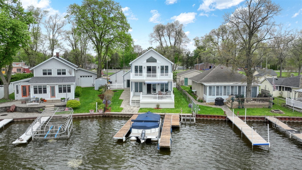 217 N Lakeside Drive, Michigan Center, MI, 49254-1250