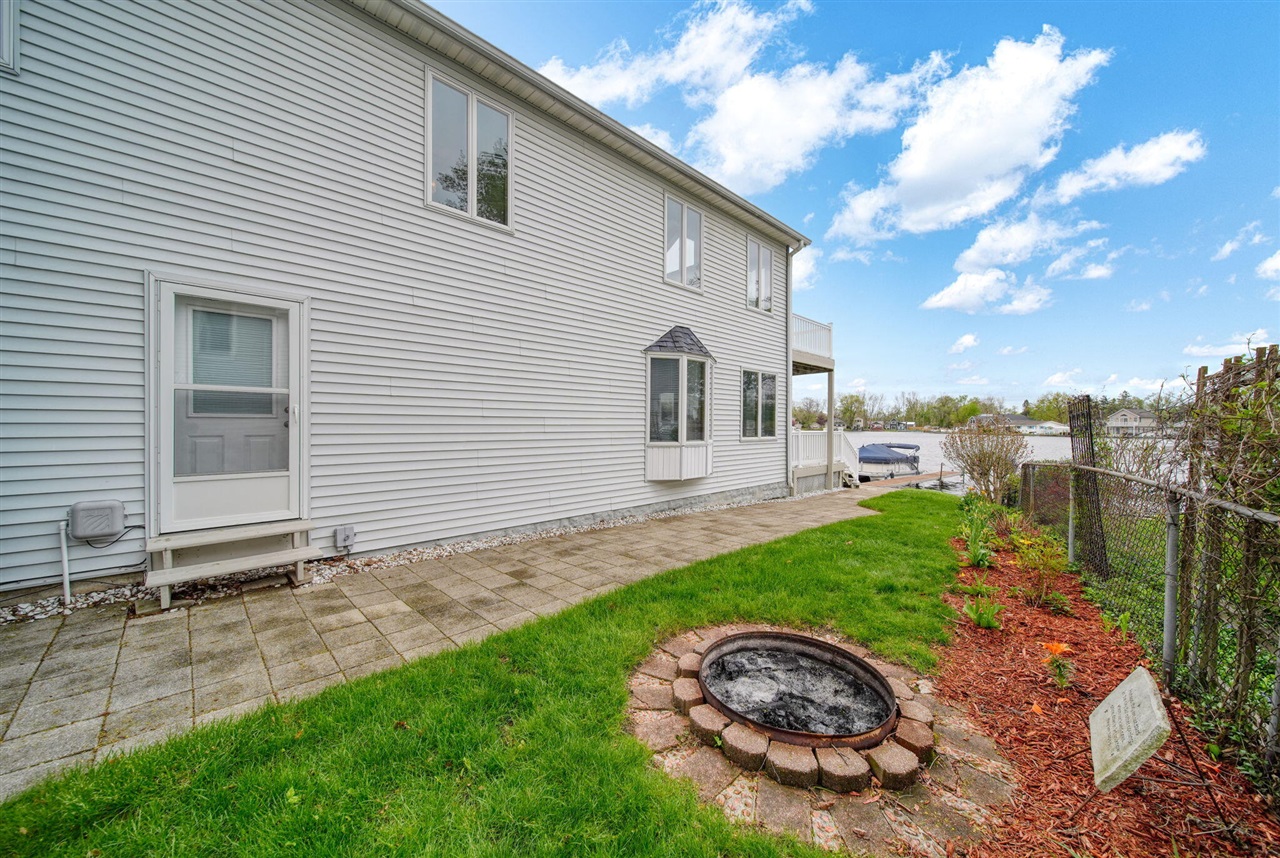 217 N Lakeside Drive, Michigan Center, MI, 49254-1250