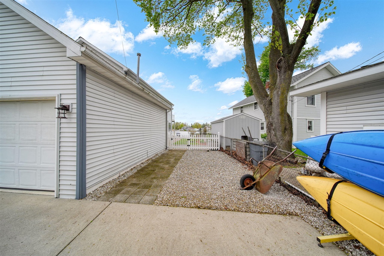 217 N Lakeside Drive, Michigan Center, MI, 49254-1250