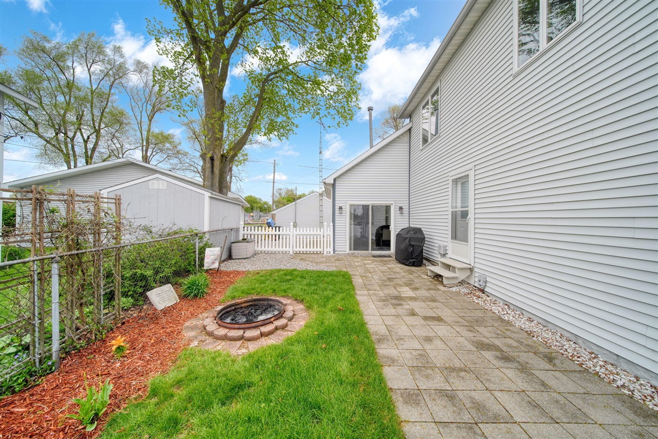 217 N Lakeside Drive, Michigan Center, MI, 49254-1250