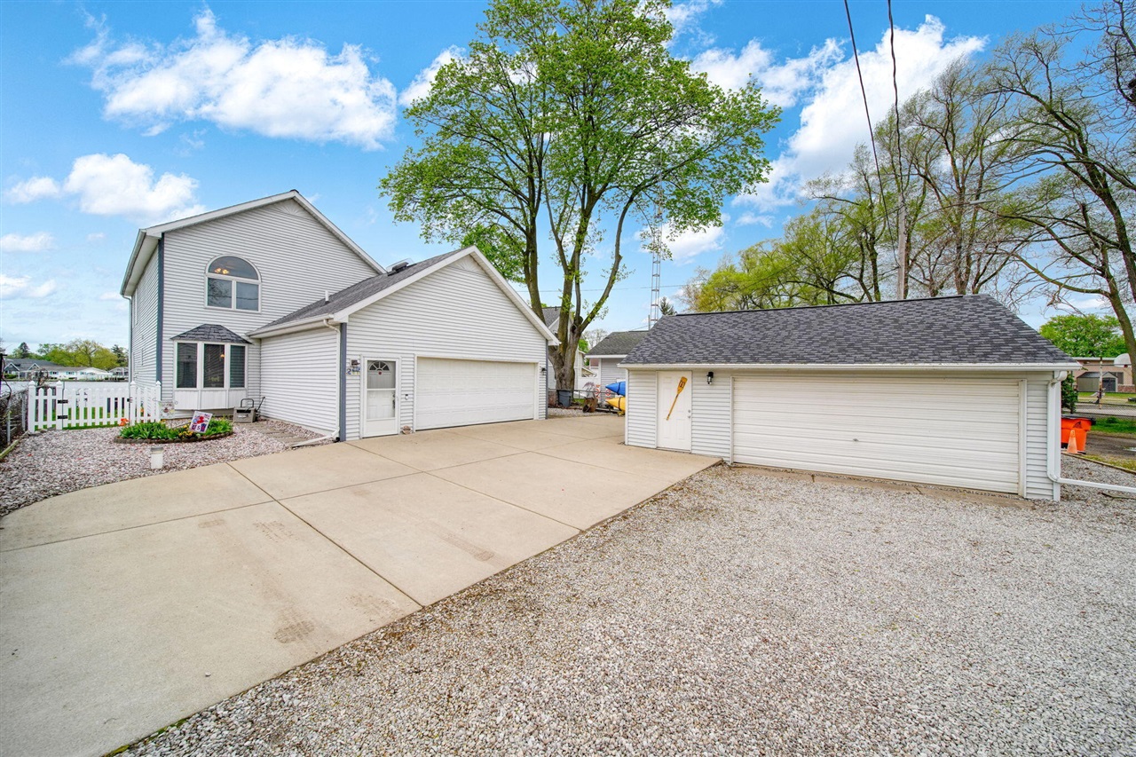 217 N Lakeside Drive, Michigan Center, MI, 49254-1250