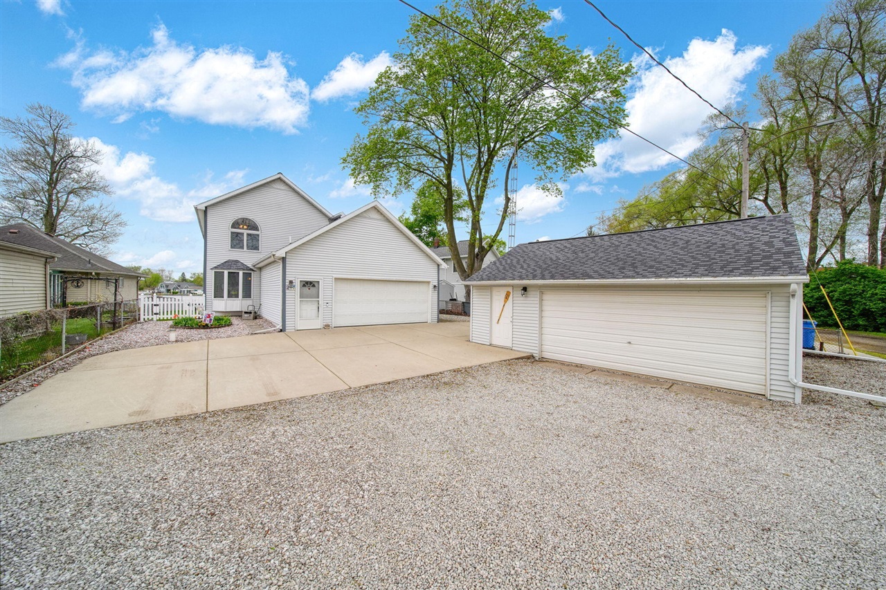 217 N Lakeside Drive, Michigan Center, MI, 49254-1250