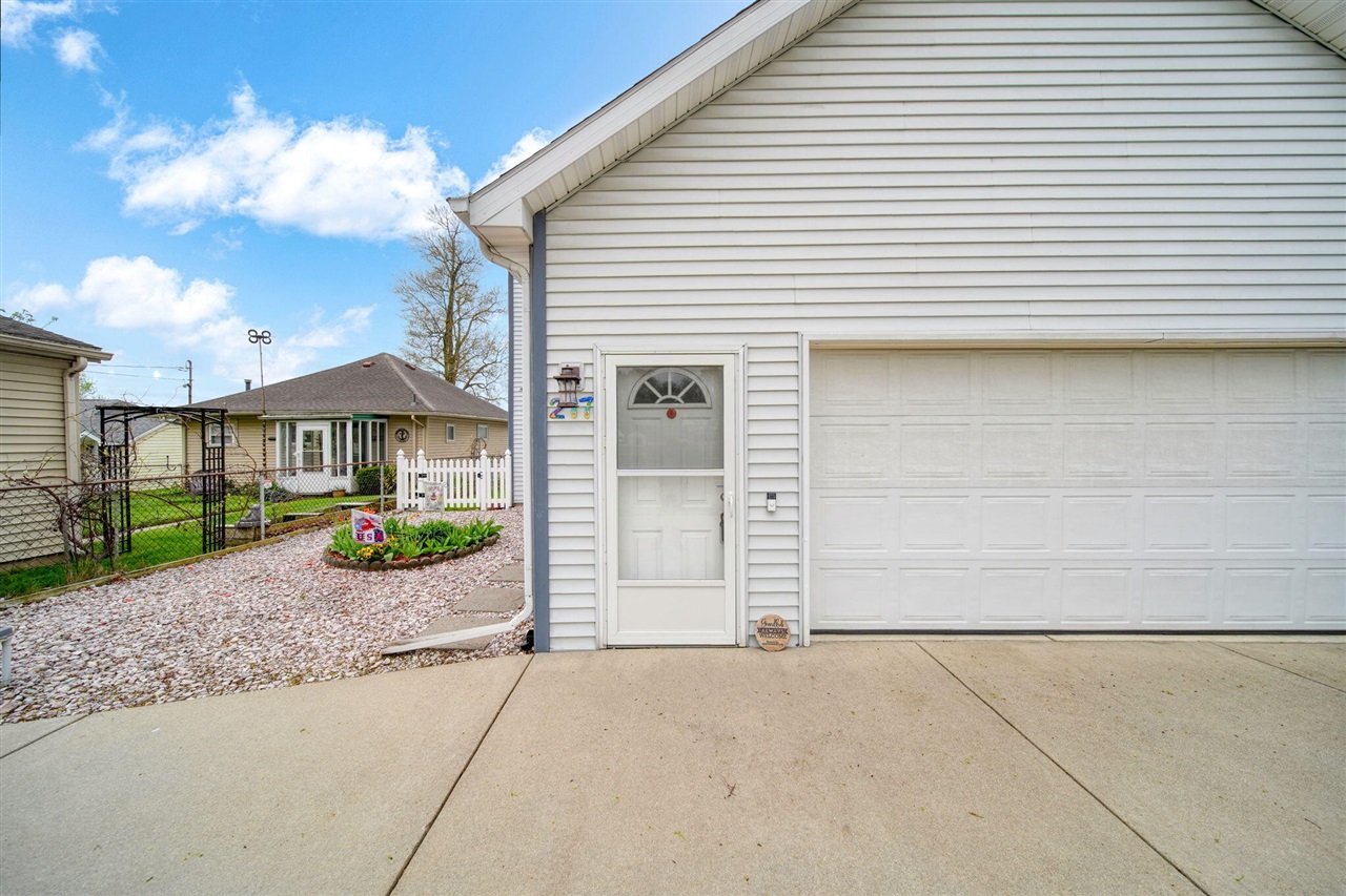 217 N Lakeside Drive, Michigan Center, MI, 49254-1250
