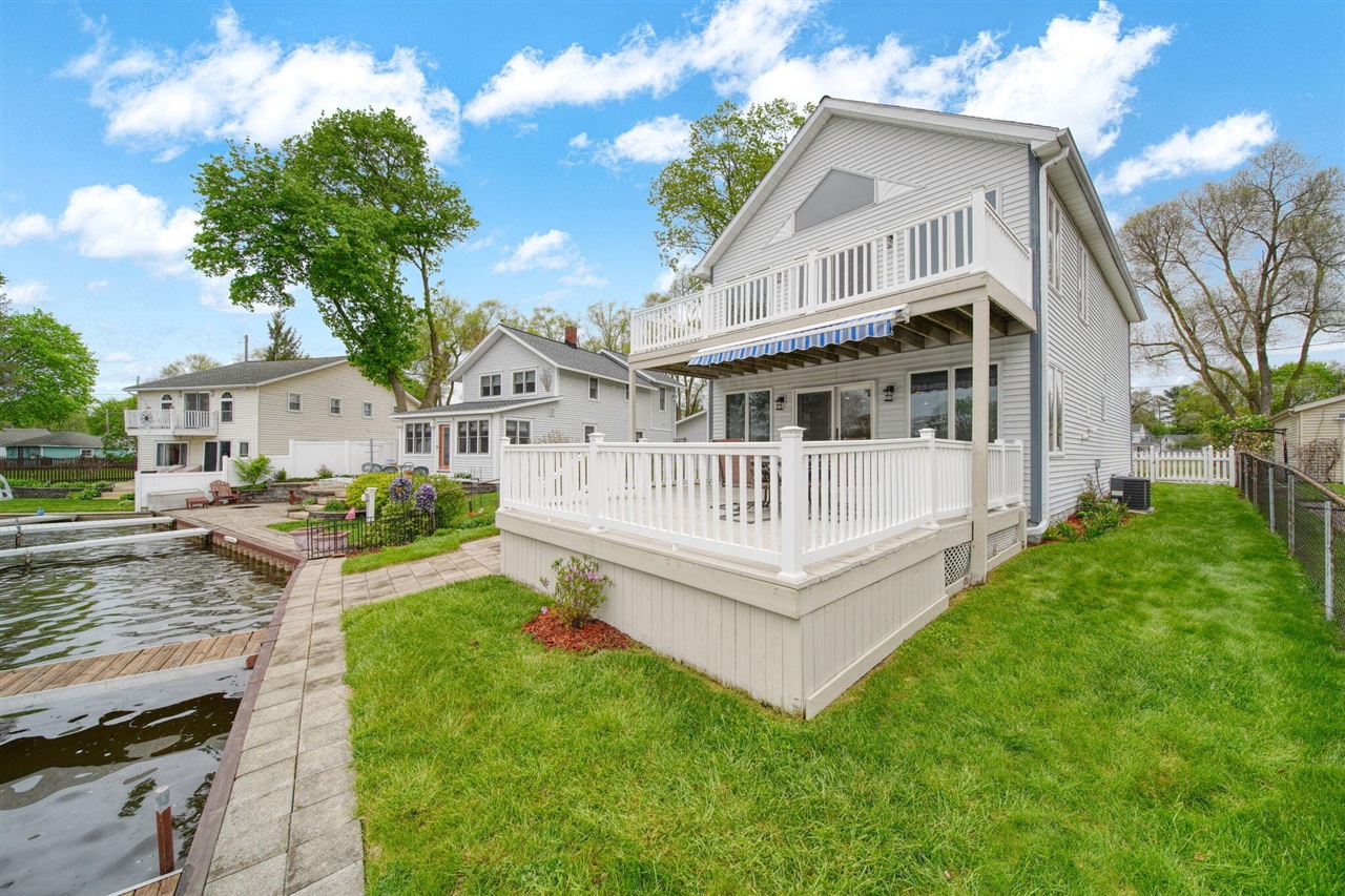 217 N Lakeside Drive, Michigan Center, MI, 49254-1250