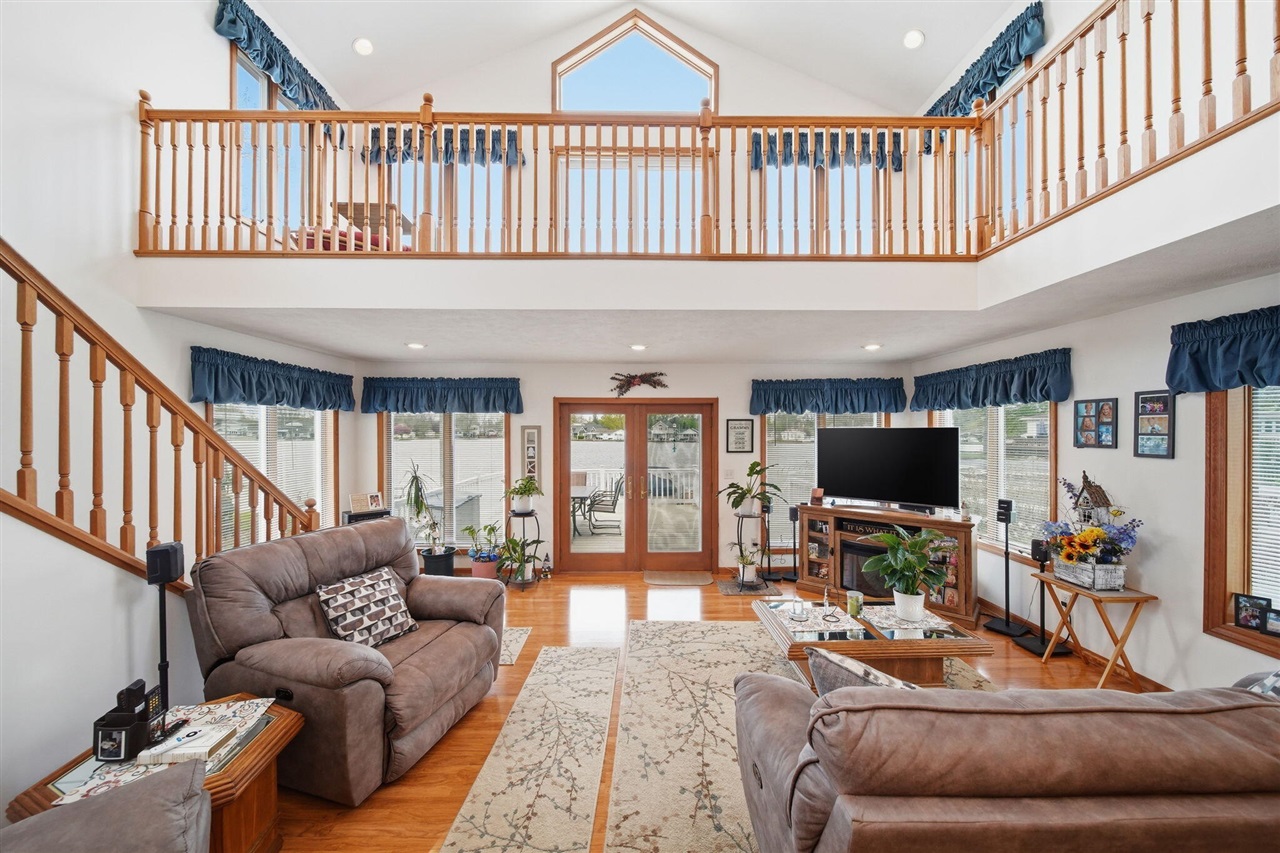 217 N Lakeside Drive, Michigan Center, MI, 49254-1250