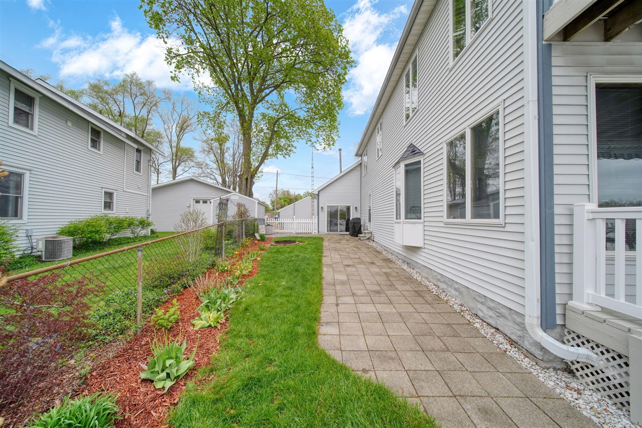 217 N Lakeside Drive, Michigan Center, MI, 49254-1250