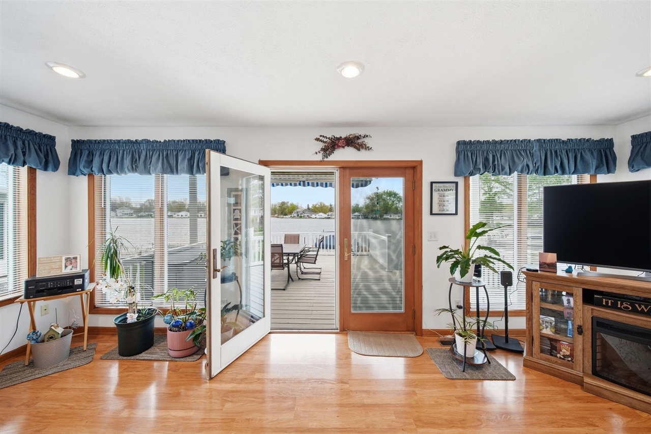 217 N Lakeside Drive, Michigan Center, MI, 49254-1250