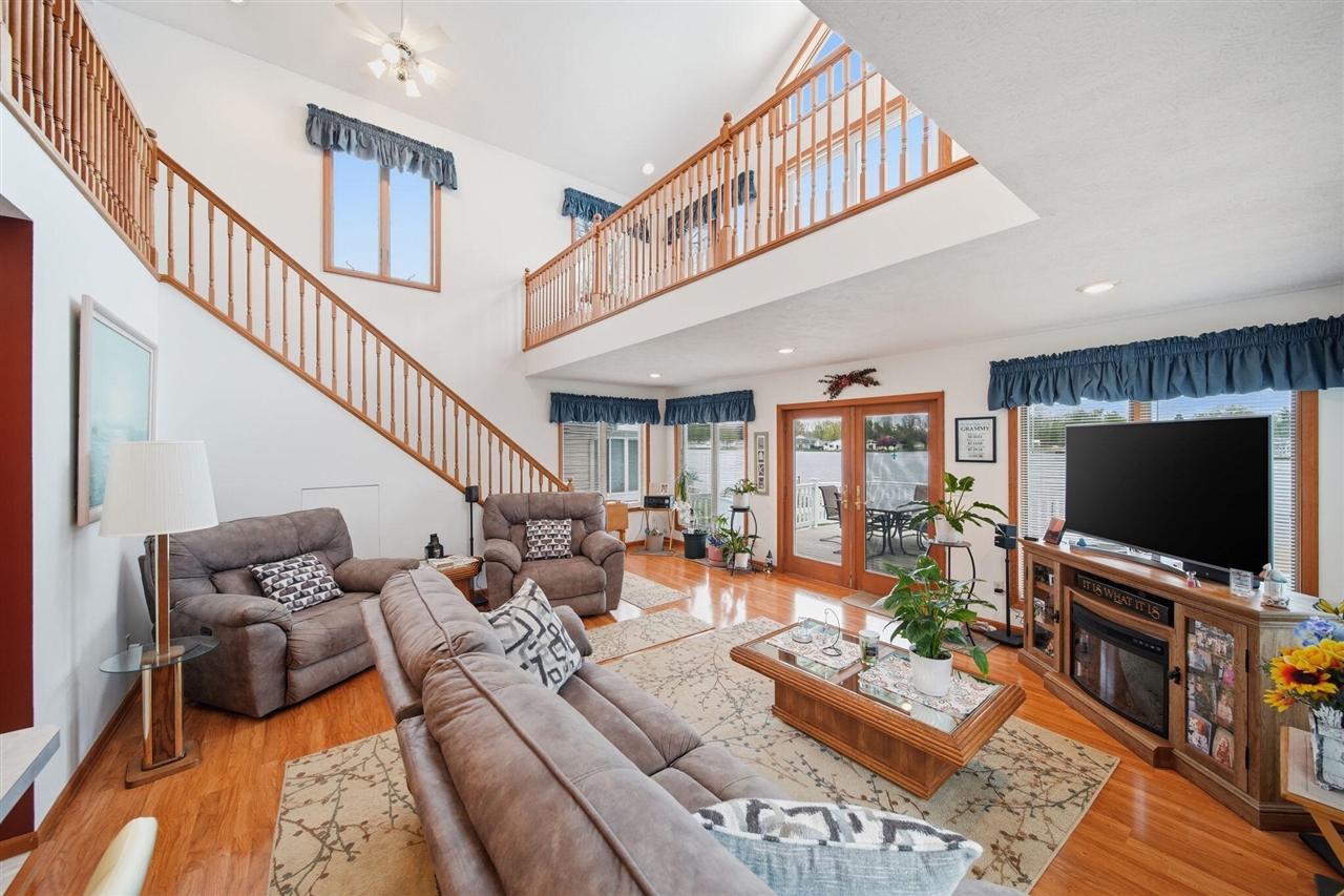 217 N Lakeside Drive, Michigan Center, MI, 49254-1250