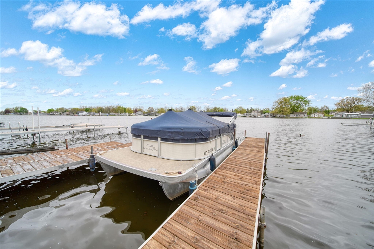 217 N Lakeside Drive, Michigan Center, MI, 49254-1250