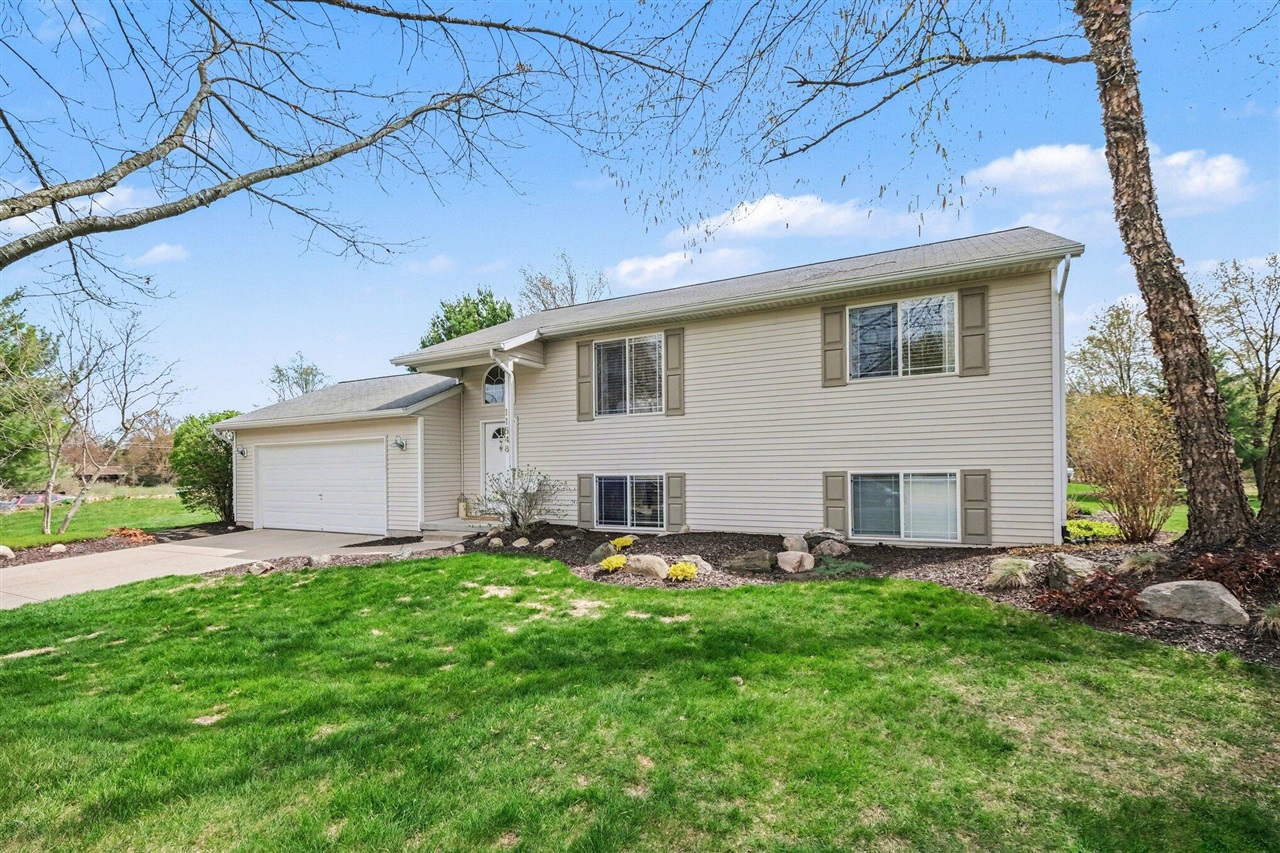 11548 Holmden Court, Rockford, MI, 49341-7341