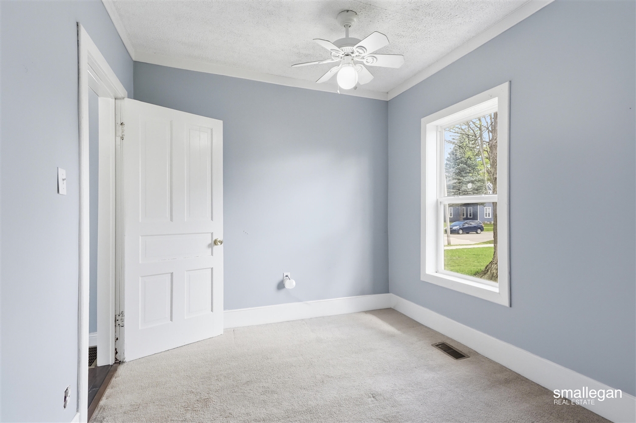 1323 4th Avenue, Lake Odessa, MI, 48849-1303