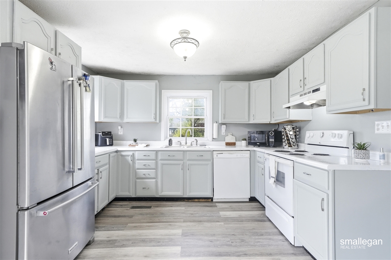 1323 4th Avenue, Lake Odessa, MI, 48849-1303