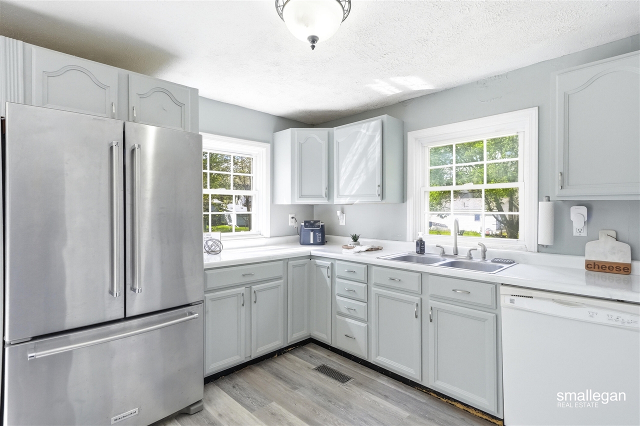 1323 4th Avenue, Lake Odessa, MI, 48849-1303