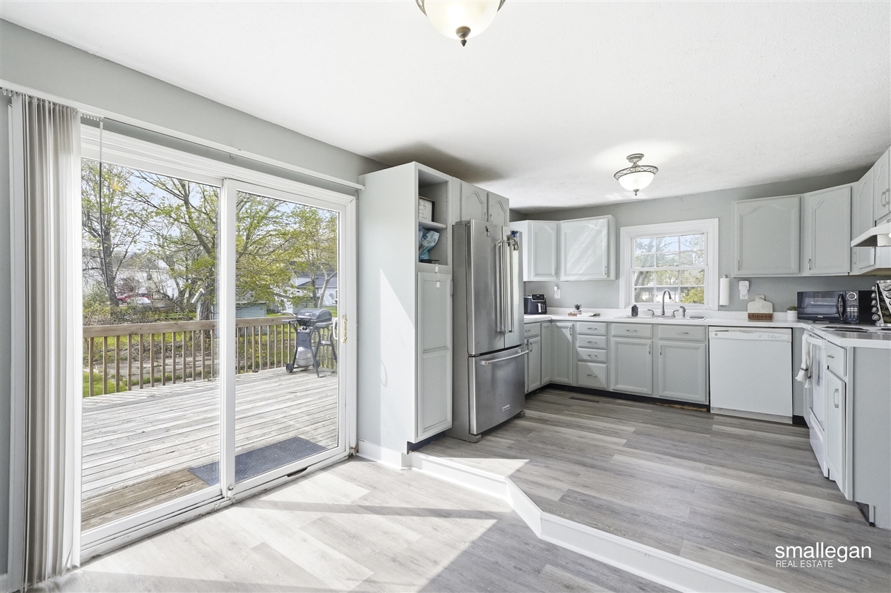 1323 4th Avenue, Lake Odessa, MI, 48849-1303