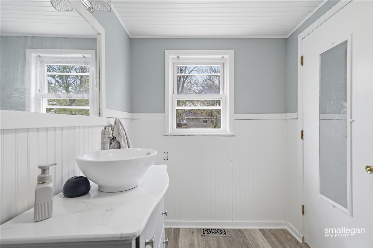 1323 4th Avenue, Lake Odessa, MI, 48849-1303