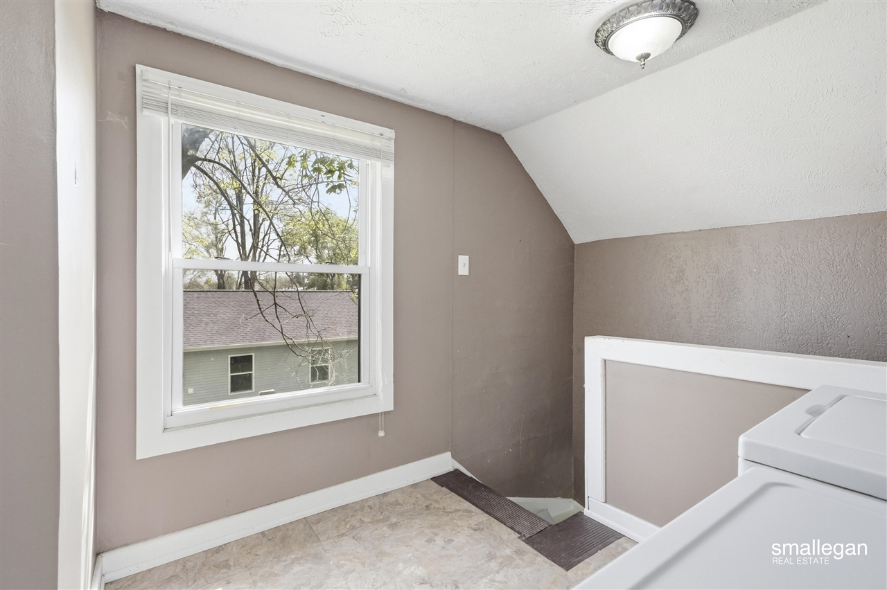1323 4th Avenue, Lake Odessa, MI, 48849-1303