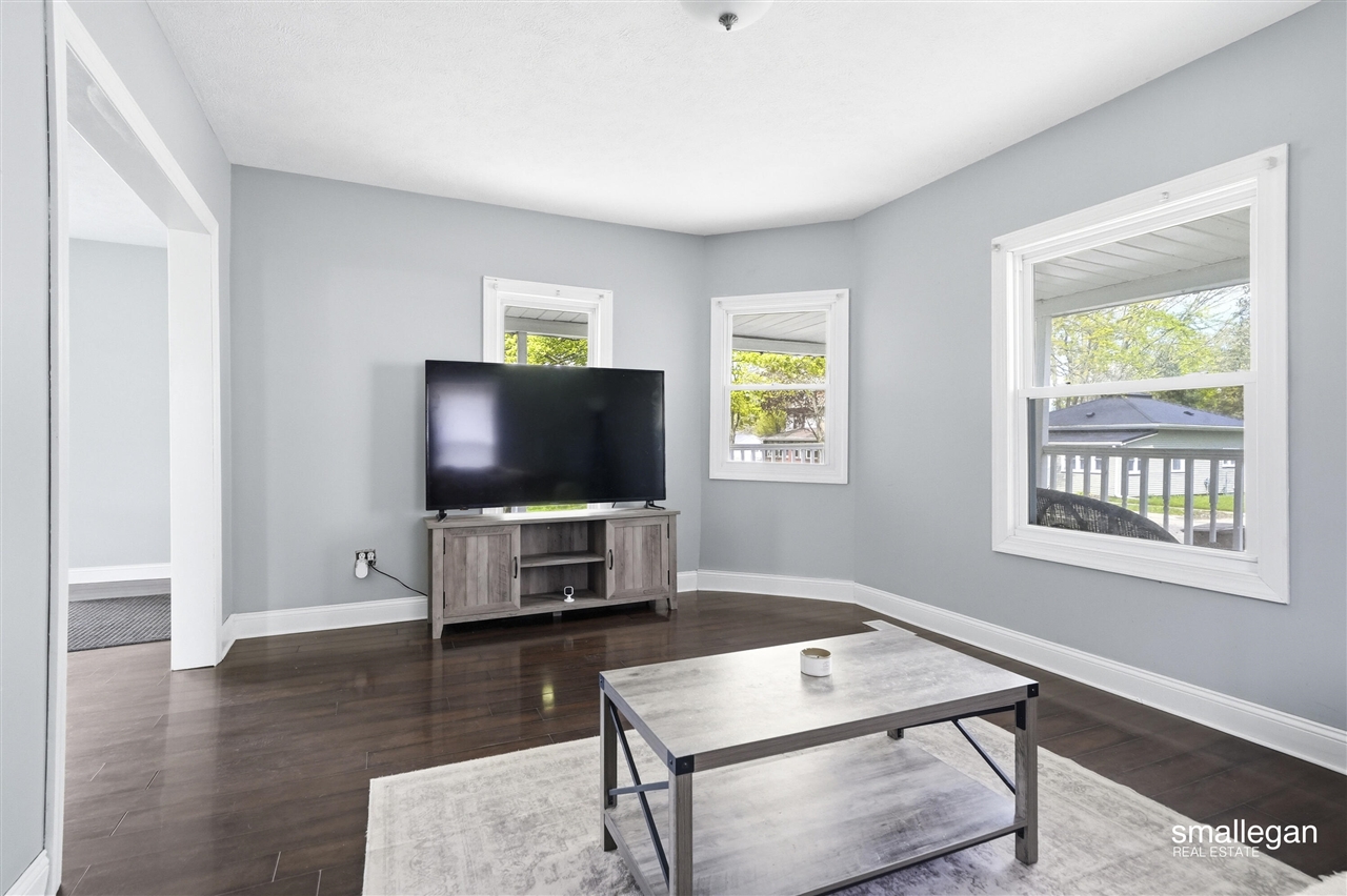 1323 4th Avenue, Lake Odessa, MI, 48849-1303