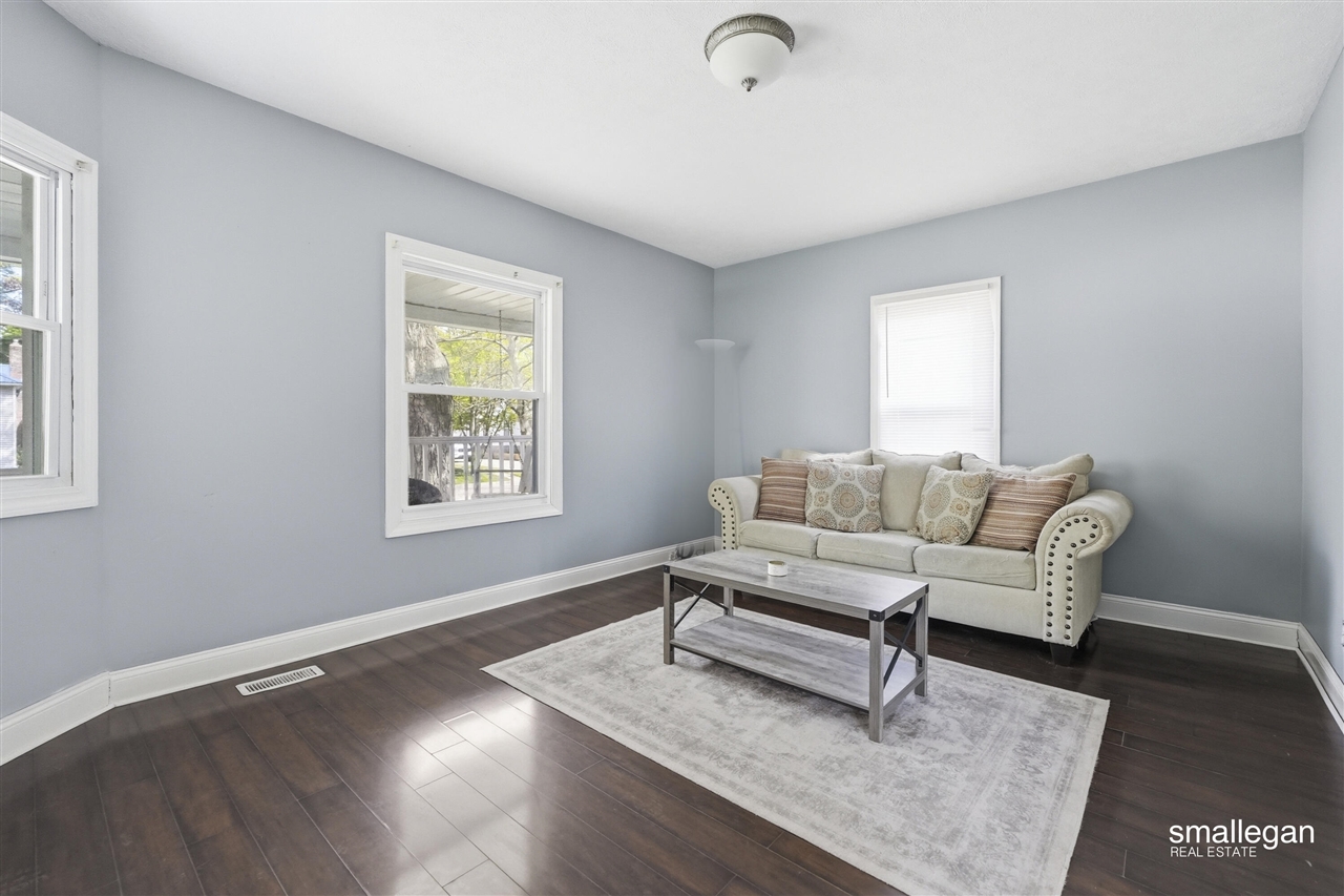 1323 4th Avenue, Lake Odessa, MI, 48849-1303