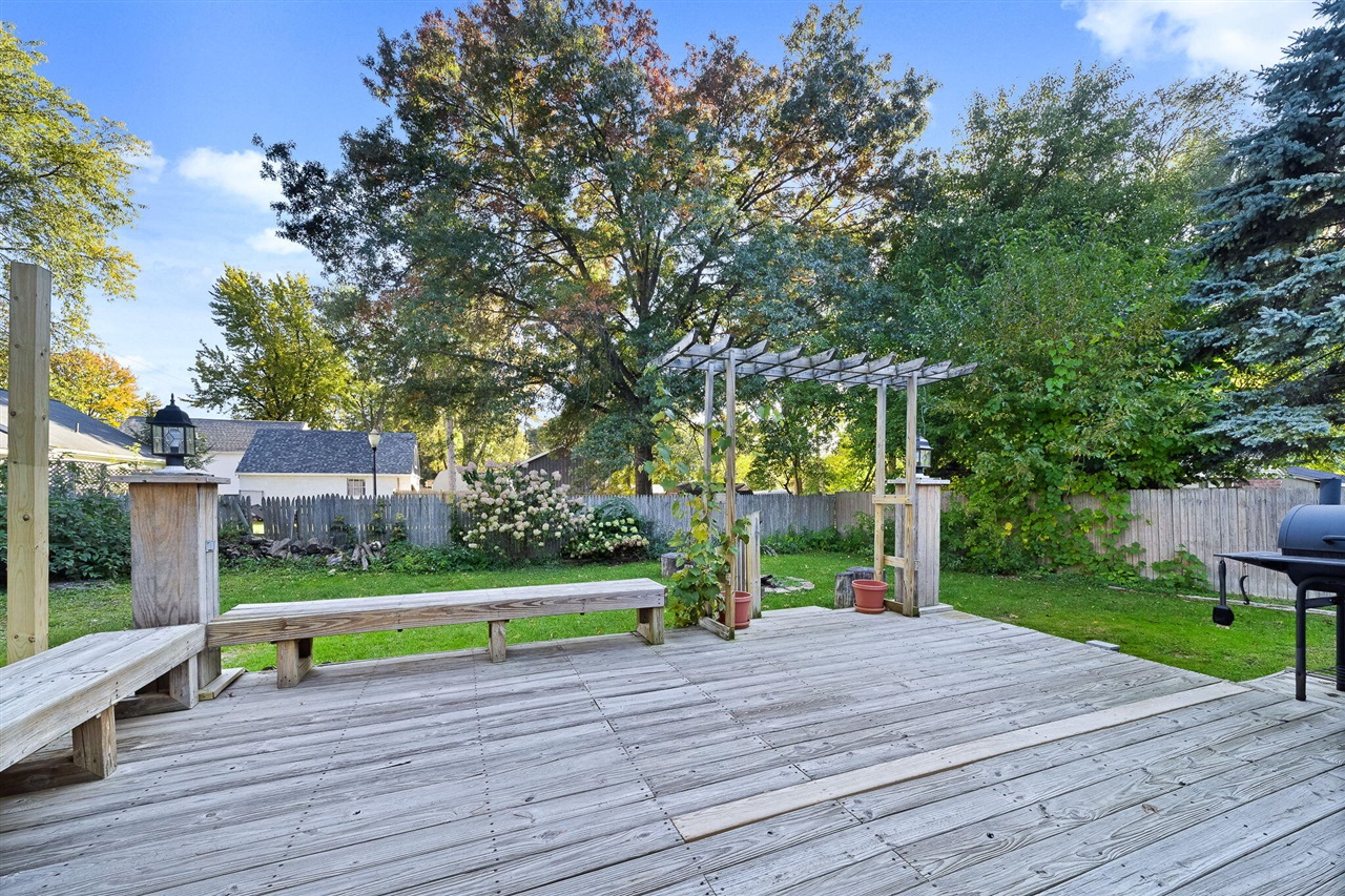 809 W Northrup Street, Lansing, MI, 48911-3638