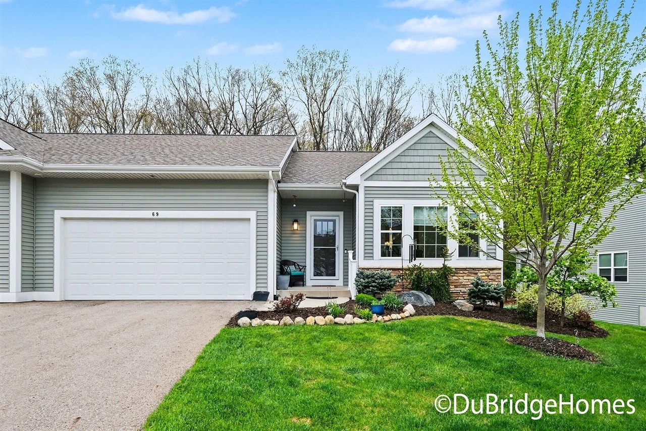 69 Blue Violet Lane, Comstock Park, MI, 49321