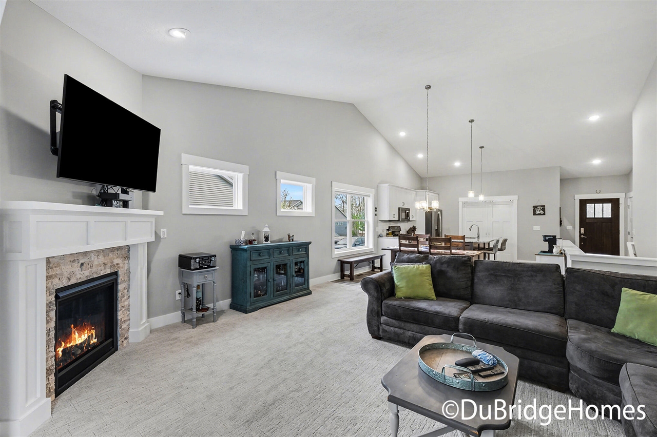 69 Blue Violet Lane, Comstock Park, MI, 49321