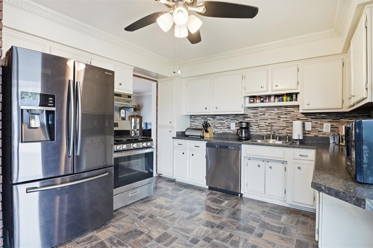 28467 Florence Street, Garden City, MI, 48135-2738