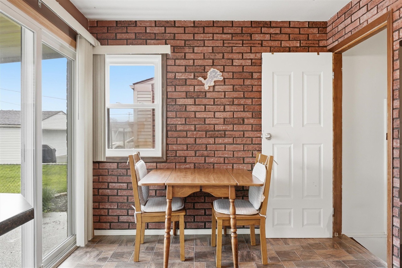 28467 Florence Street, Garden City, MI, 48135-2738