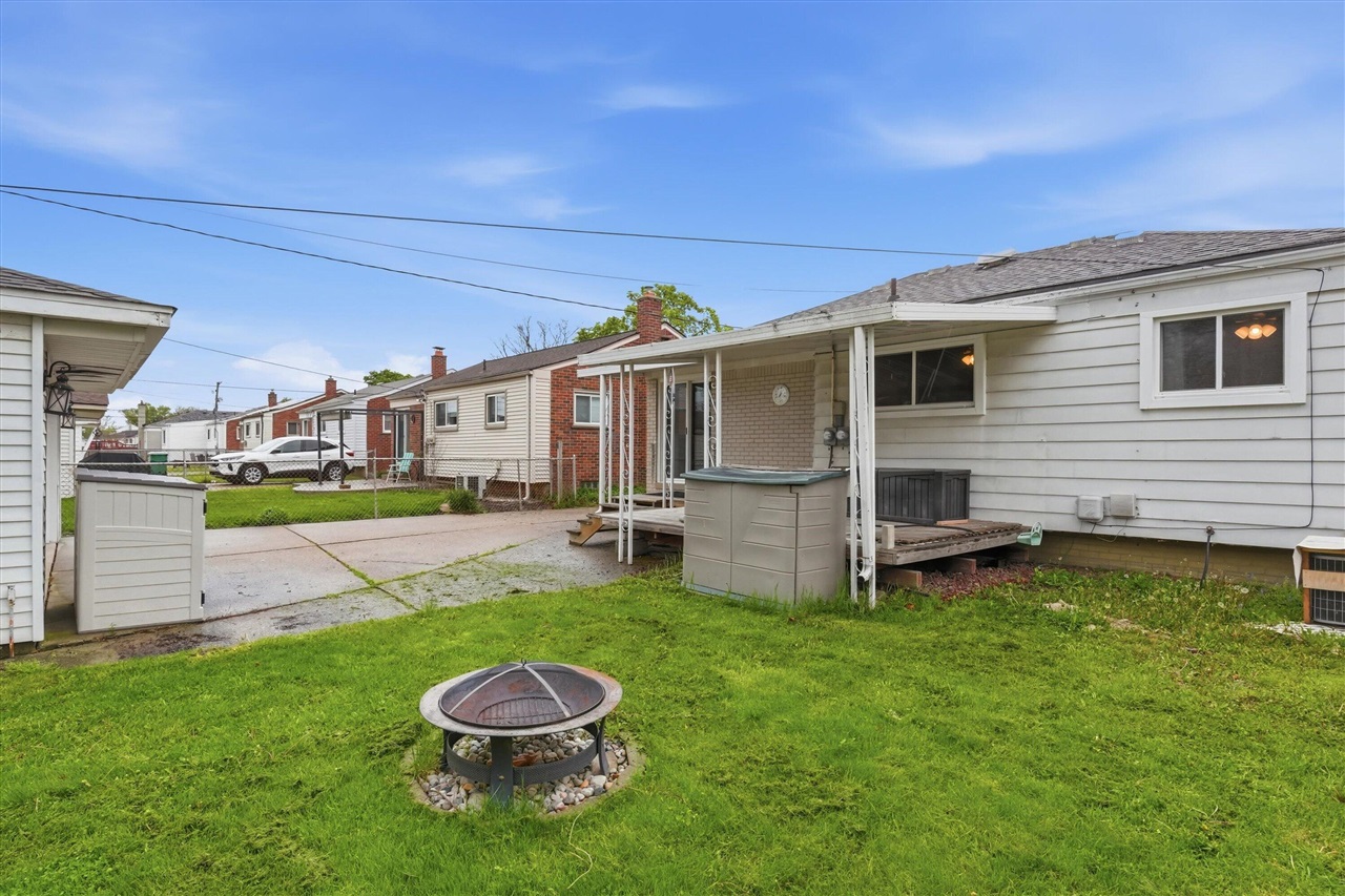 28467 Florence Street, Garden City, MI, 48135-2738