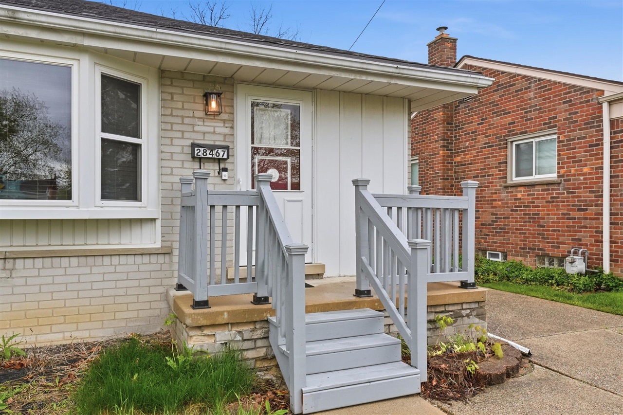 28467 Florence Street, Garden City, MI, 48135-2738