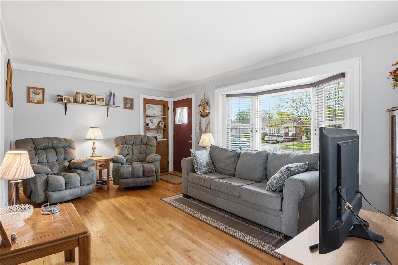 28467 Florence Street, Garden City, MI, 48135-2738