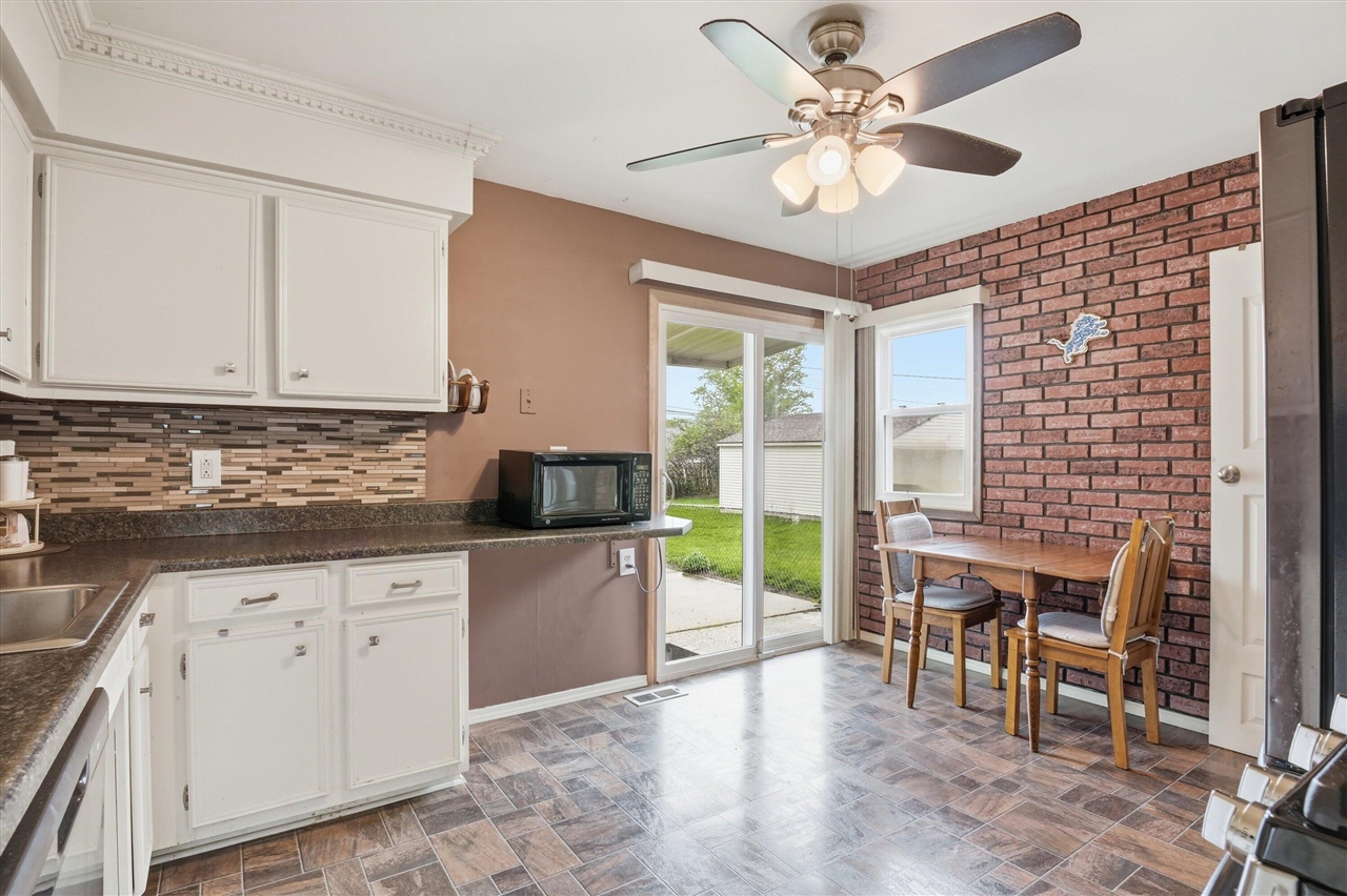 28467 Florence Street, Garden City, MI, 48135-2738