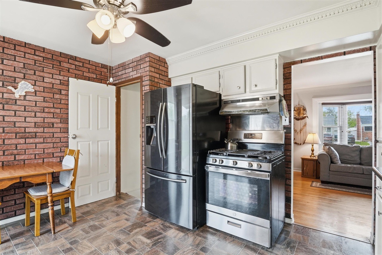 28467 Florence Street, Garden City, MI, 48135-2738