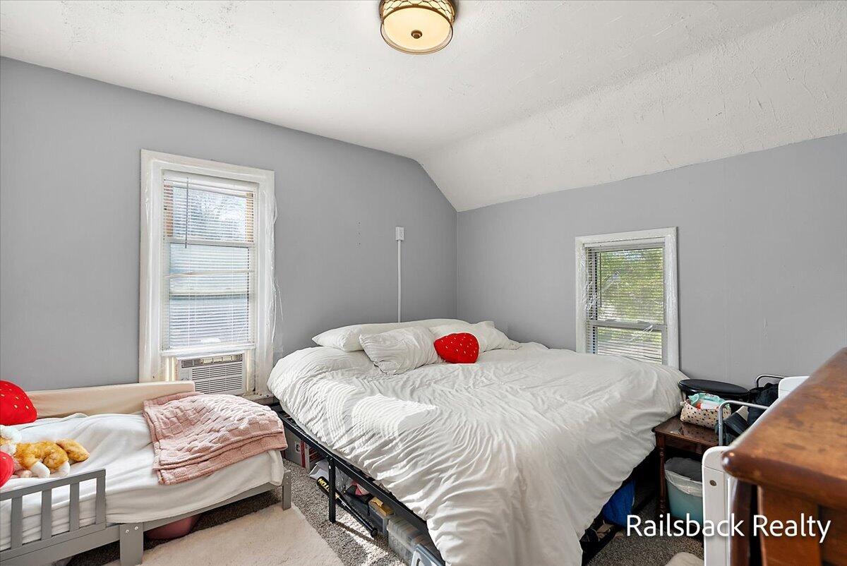 1302 Ford Avenue, Grand Rapids, MI, 49505-5151