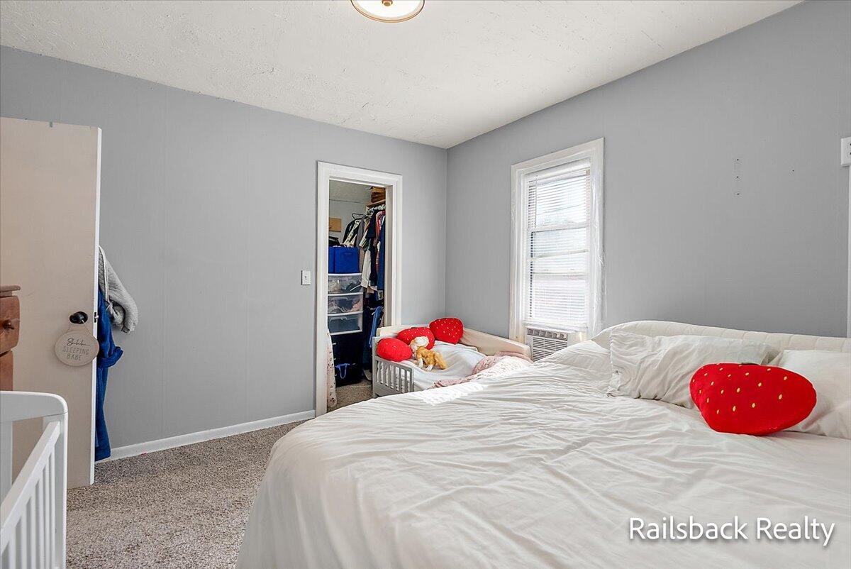 1302 Ford Avenue, Grand Rapids, MI, 49505-5151