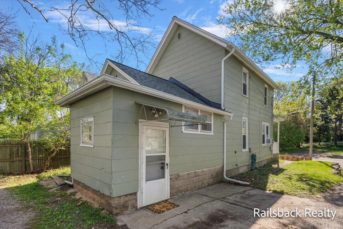 1302 Ford Avenue, Grand Rapids, MI, 49505-5151