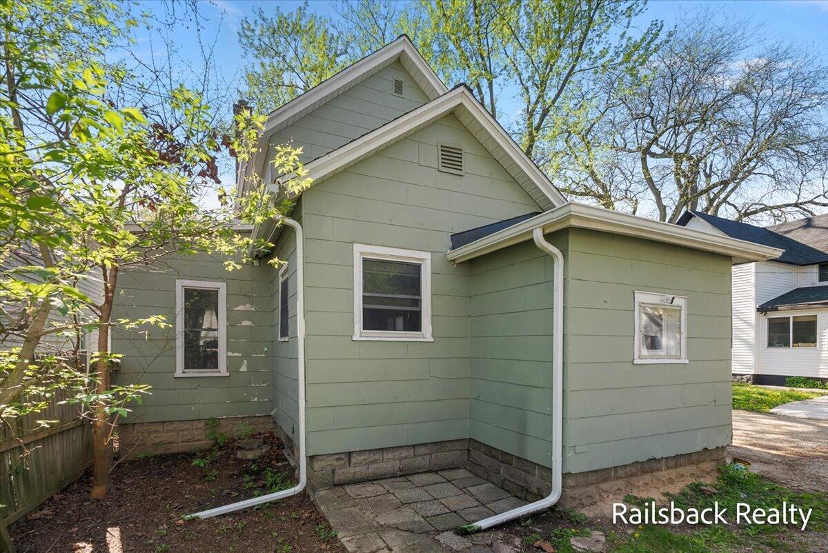 1302 Ford Avenue, Grand Rapids, MI, 49505-5151