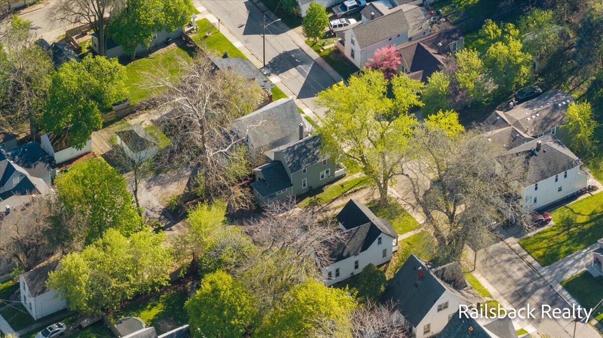 1302 Ford Avenue, Grand Rapids, MI, 49505-5151