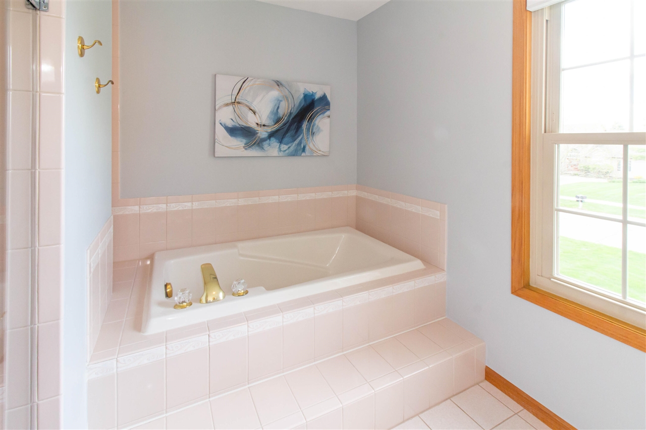 4101 Lake Forest Drive, Ann Arbor, MI, 48108-9678
