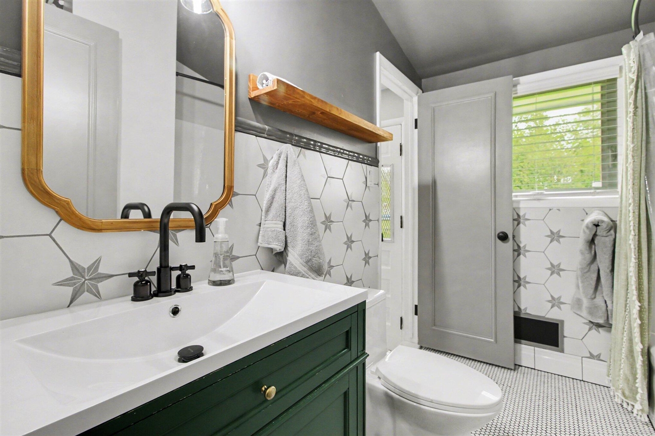 2702 Cranbrook Road, Ann Arbor, MI, 48104-6516
