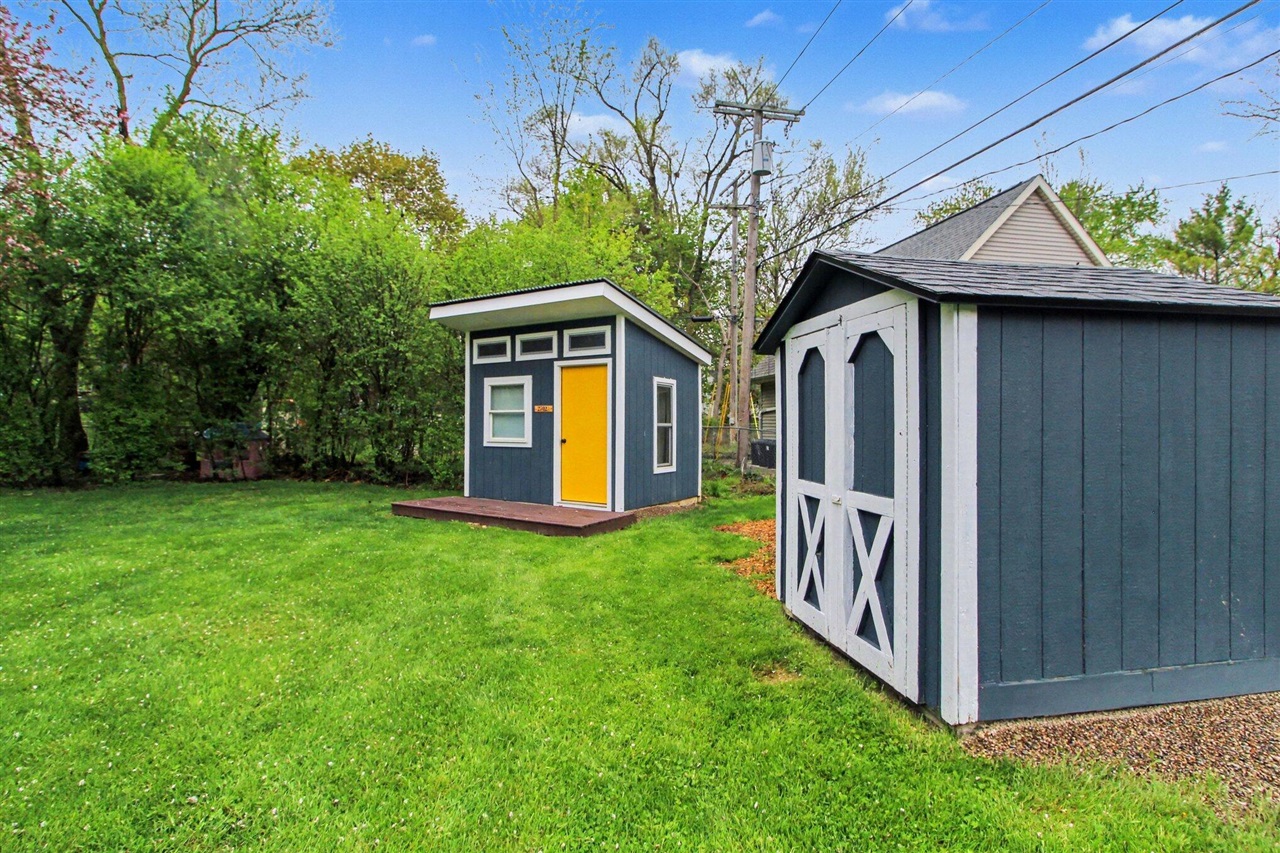 2702 Cranbrook Road, Ann Arbor, MI, 48104-6516
