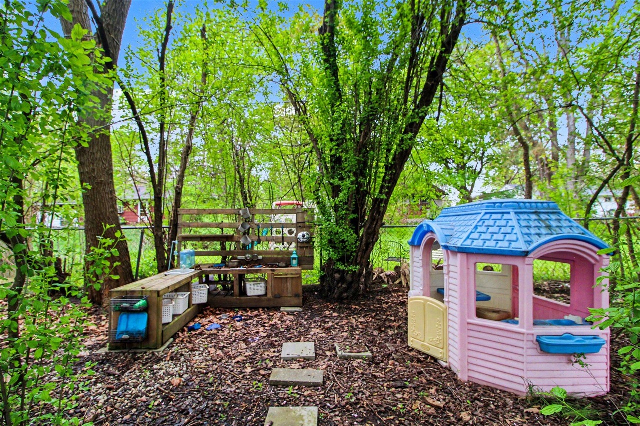 2702 Cranbrook Road, Ann Arbor, MI, 48104-6516