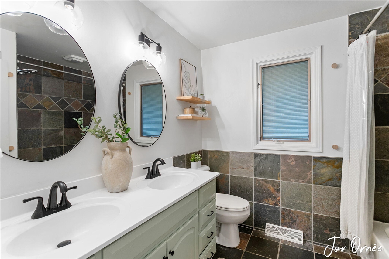 697 Morningside Drive, Holland, MI, 49423-9118