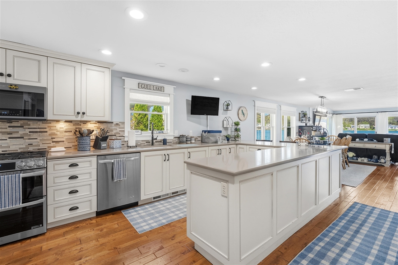 279 S Gull Lake Drive, Richland, MI, 49083